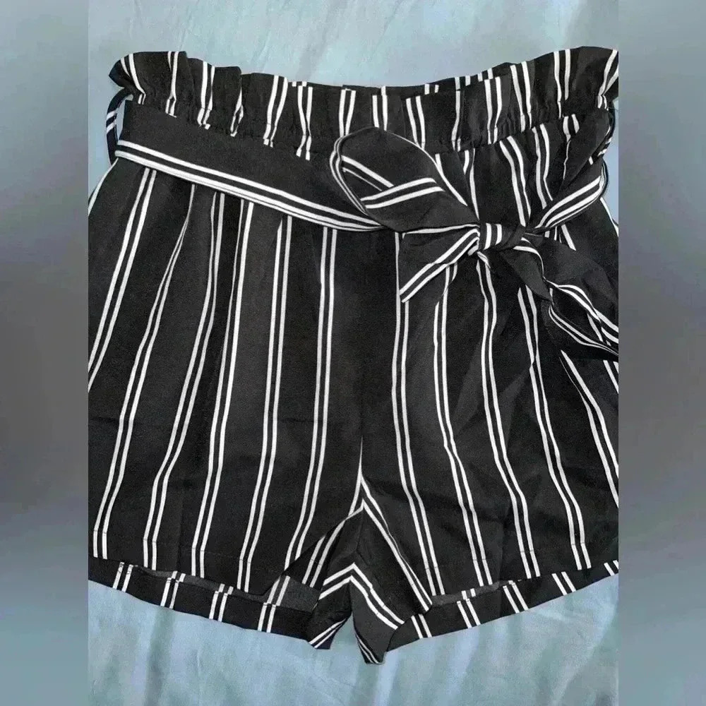 Bundle Of 2 Striped Shorts - Picture 3 of 7